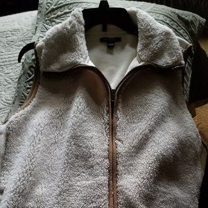 Chaps XXL Women's sherpa vest, creme color w/ tan binding
